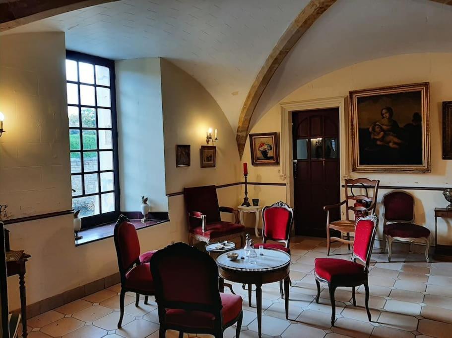 Chateau De Mornay Saint-Pierre-de-l'Isle Buitenkant foto