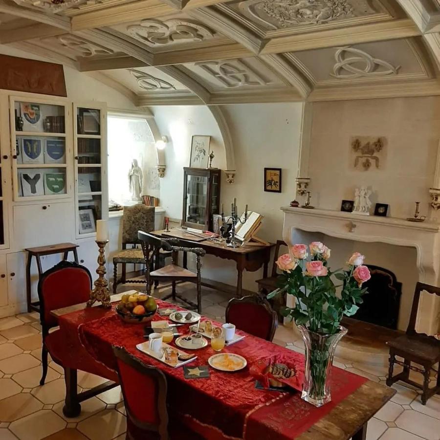 Chateau De Mornay Saint-Pierre-de-l'Isle Buitenkant foto