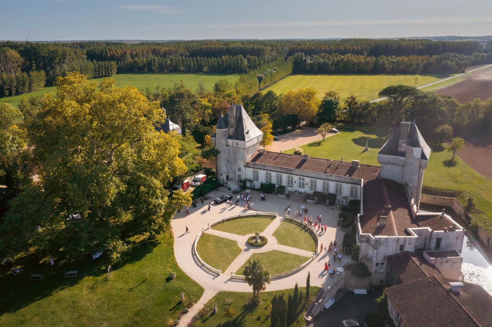 Chateau De Mornay Saint-Pierre-de-l'Isle Buitenkant foto
